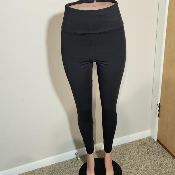 YITTY Black High-Waisted Leggings for Versatile Wear - Picture 6 of 10